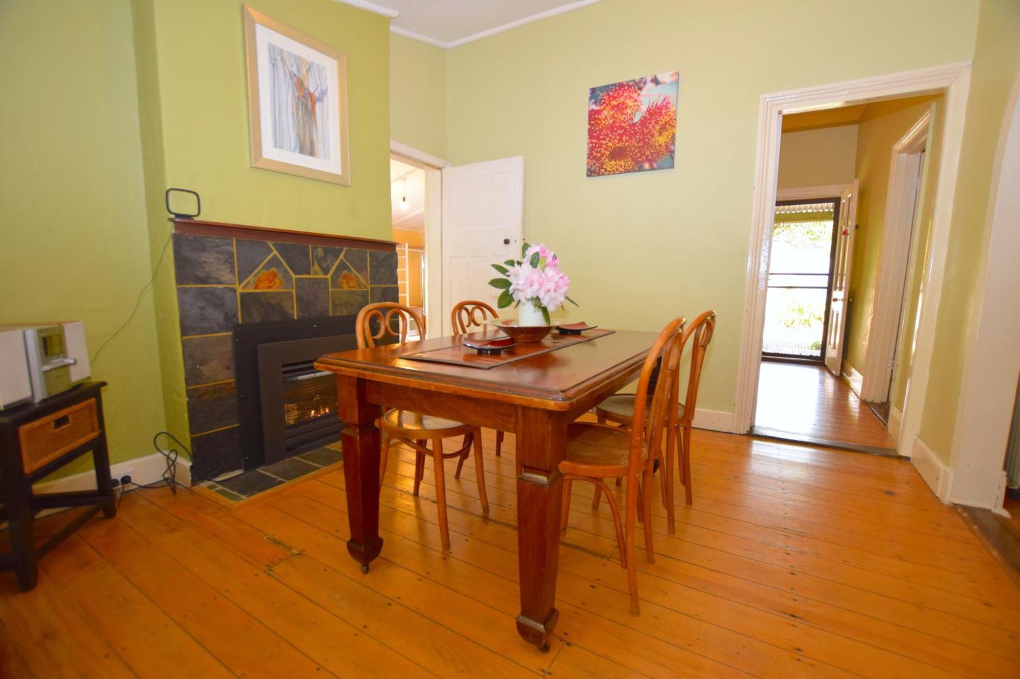 Waragil - Original Settler's Holiday home